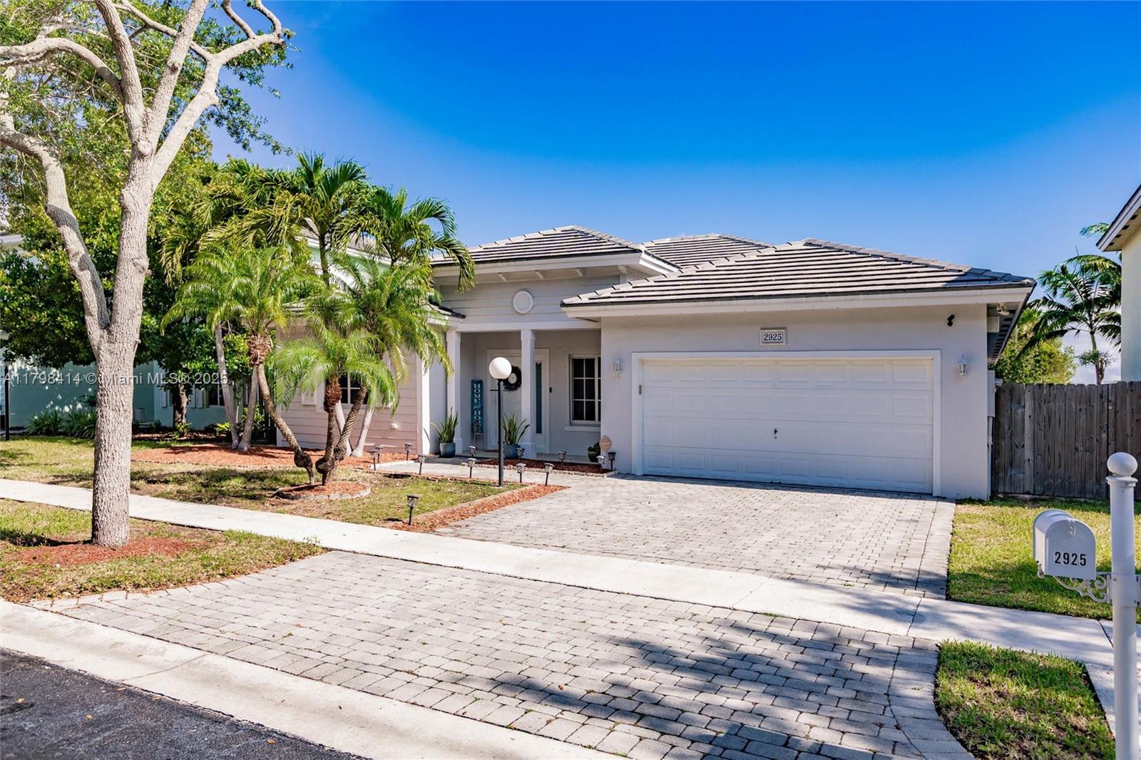 2925 Ne 4th St, Homestead, Miami-Dade County, Florida - 4 Bedrooms  
3 Bathrooms - 