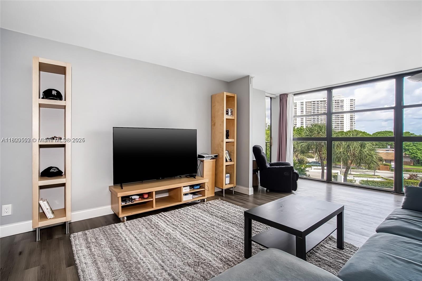 400 Leslie Dr 427