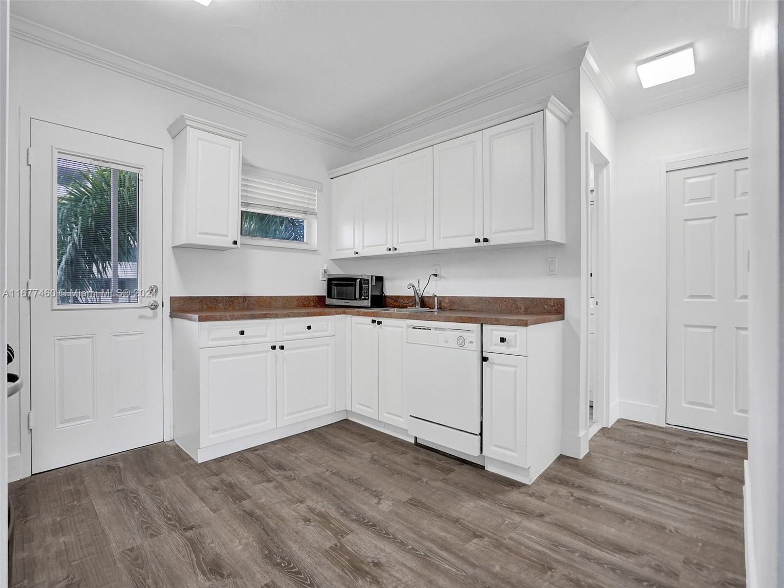 Rental Property at 1300 Lincoln Rd D404, Miami Beach, Miami-Dade County, Florida - Bedrooms: 1 
Bathrooms: 1  - $2,300 MO.