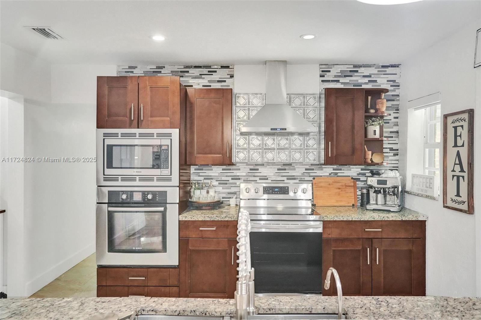 BREEZEVIEW MANORS - Residential