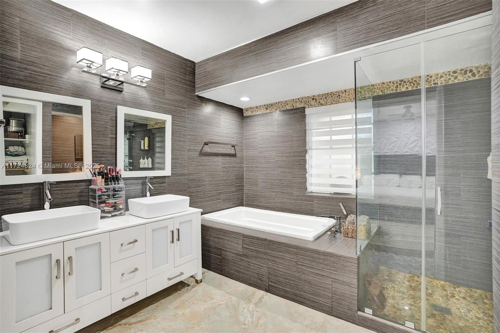 BREEZEVIEW MANORS - Residential