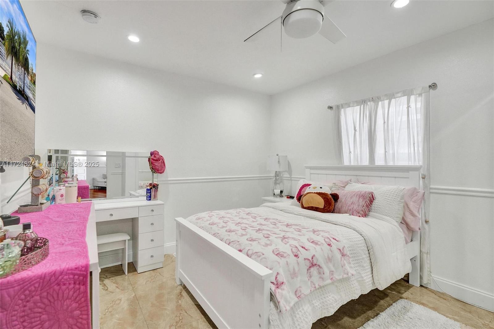 BREEZEVIEW MANORS - Residential
