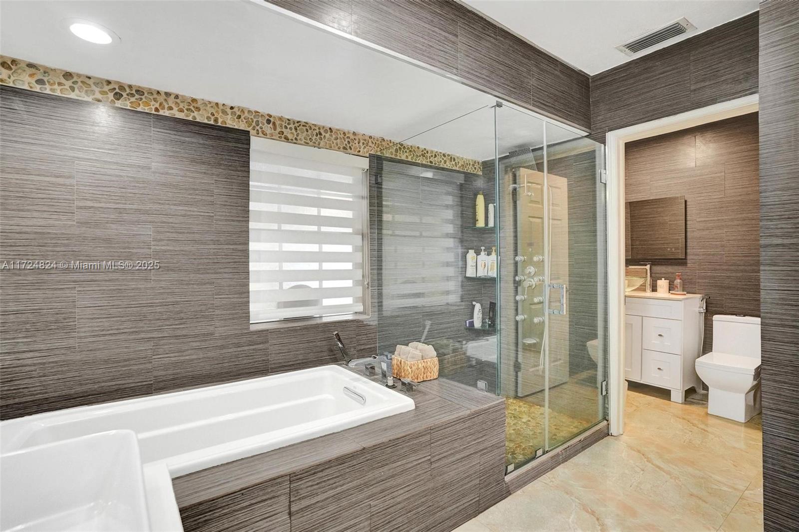 BREEZEVIEW MANORS - Residential