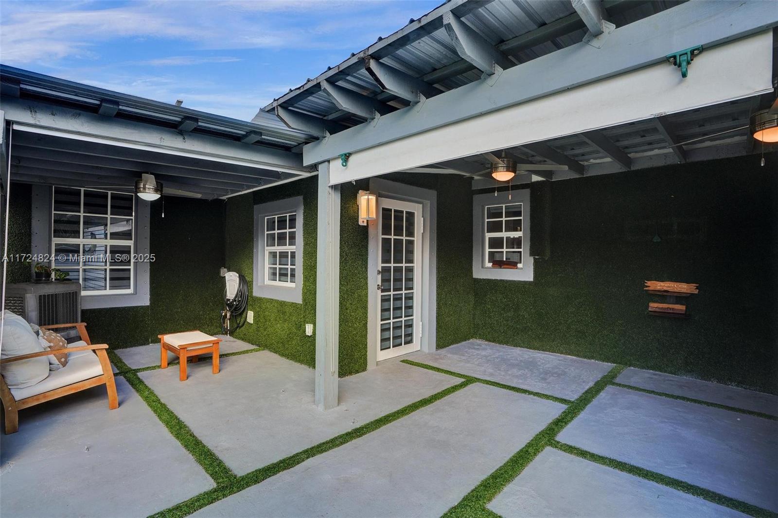 BREEZEVIEW MANORS - Residential