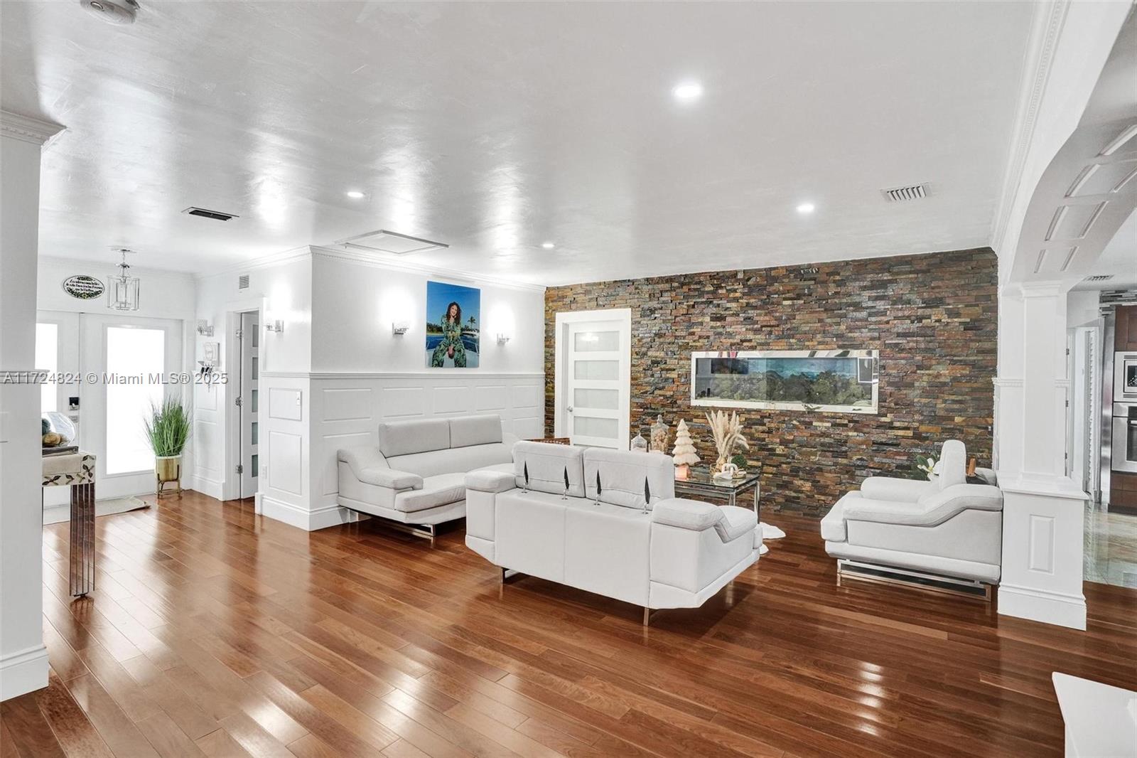 BREEZEVIEW MANORS - Residential