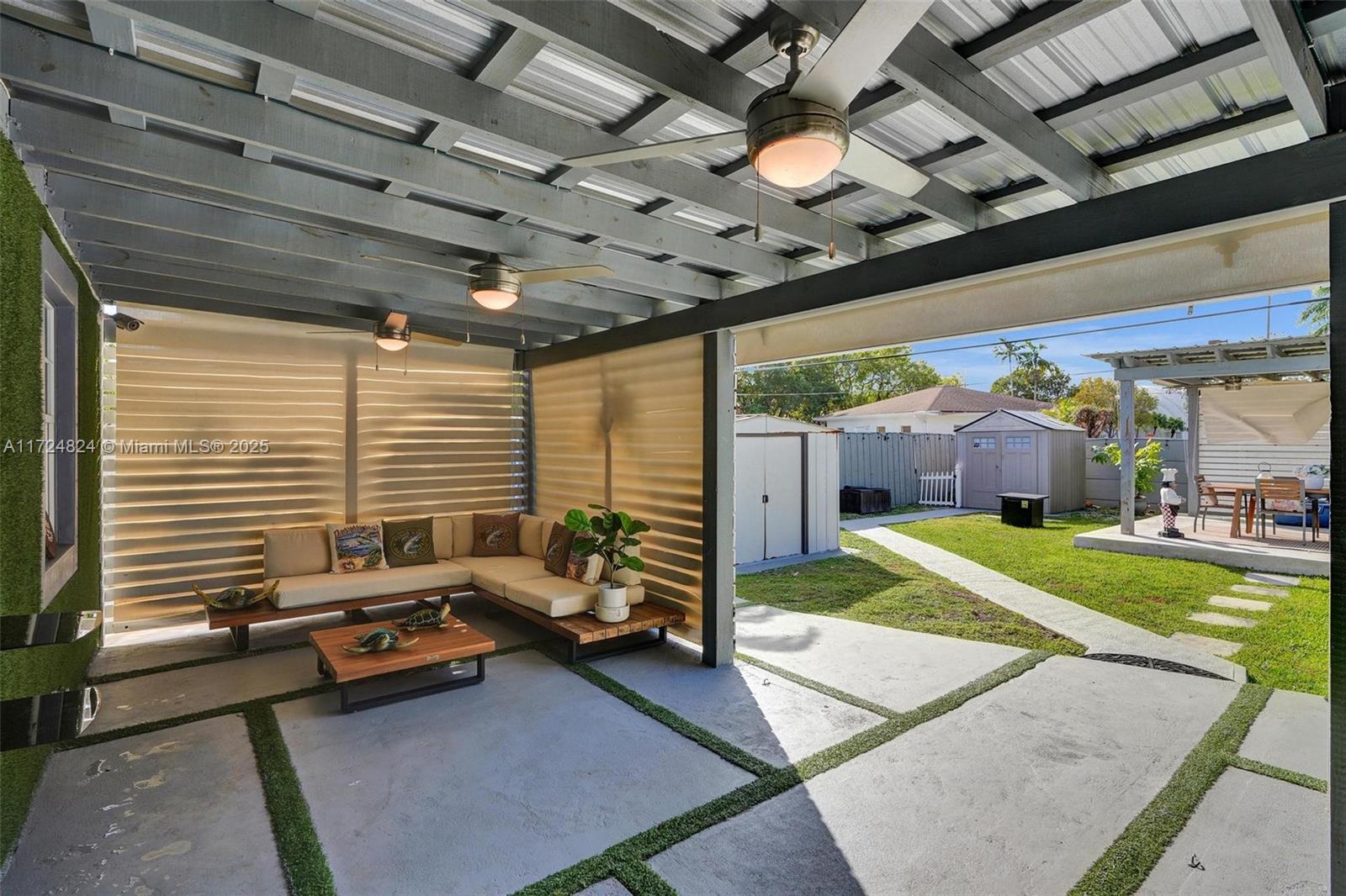 BREEZEVIEW MANORS - Residential