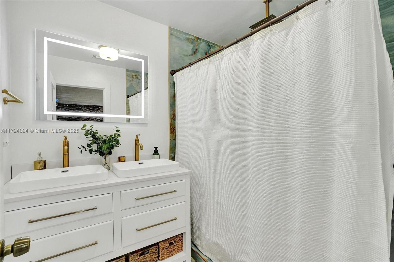 BREEZEVIEW MANORS - Residential