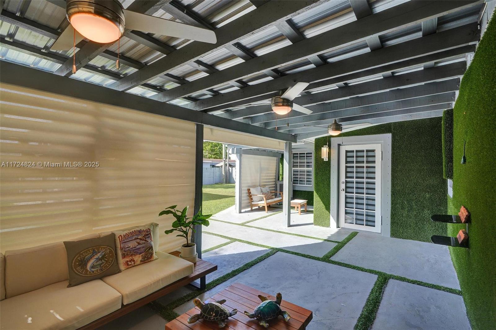 BREEZEVIEW MANORS - Residential