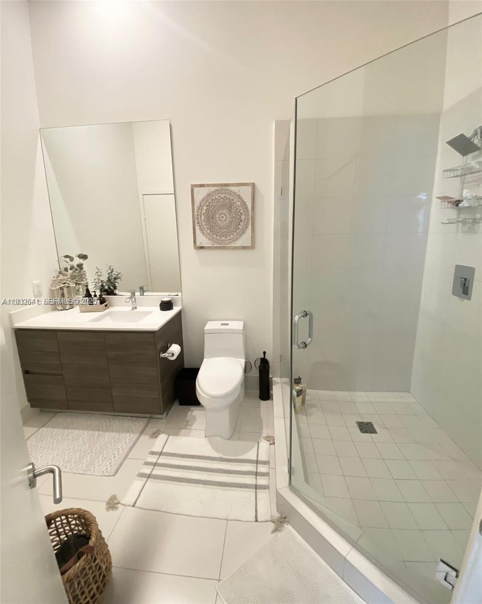 1100 MILLECENTO RESIDENCE - Residential Lease