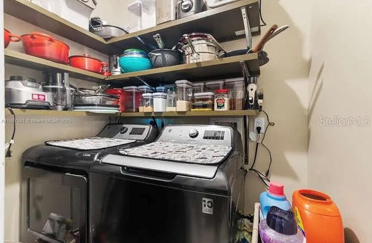 METROPOLITAN CONDO - Residential