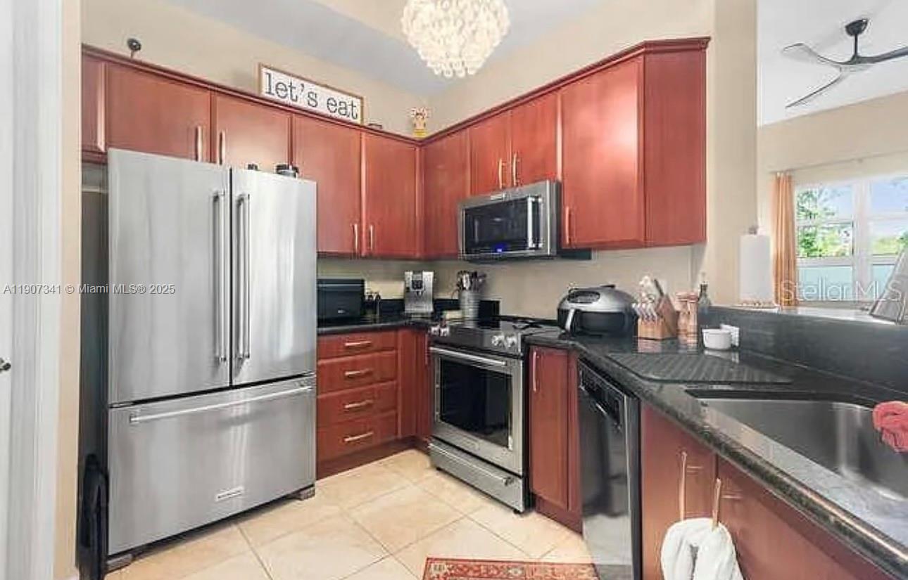 METROPOLITAN CONDO - Residential