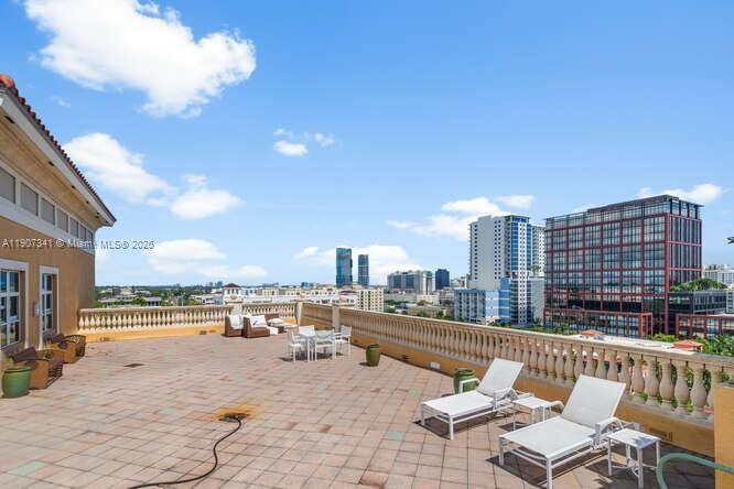 METROPOLITAN CONDO - Residential