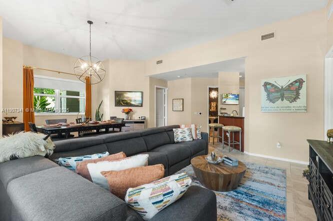 METROPOLITAN CONDO - Residential