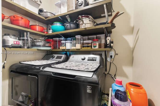 METROPOLITAN CONDO - Residential