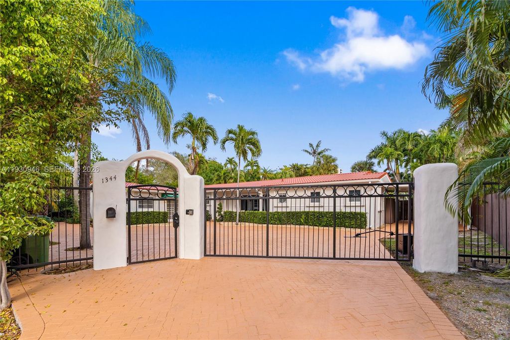 Photo of 1344 Seabreeze Blvd, Fort Lauderdale, FL 33316 (MLS # A11930946)