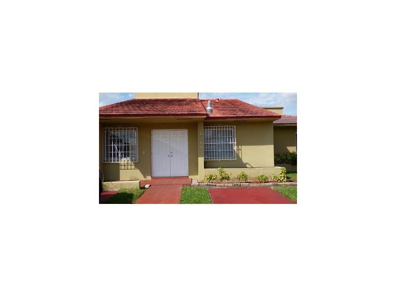 OPEN HOUSE THIS SUNDAY 10/18/2015 12-2:00 LOCATION, LOCATION, LOCATION, Twin Home, 2/2 easy to show, ready to move in, bathrooms and kitchen remodeled. Owner motivated to sell, close to FIU, Airport, Shopping Mall, call today.