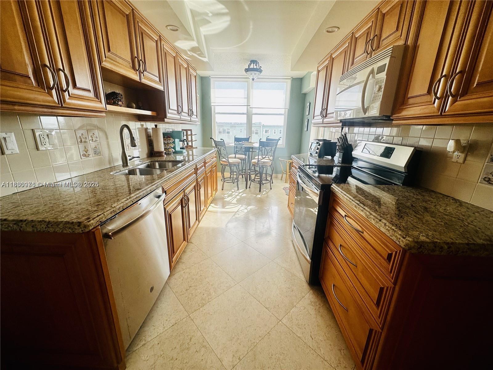 OXFORD TOWERS CONDO - Residential Lease