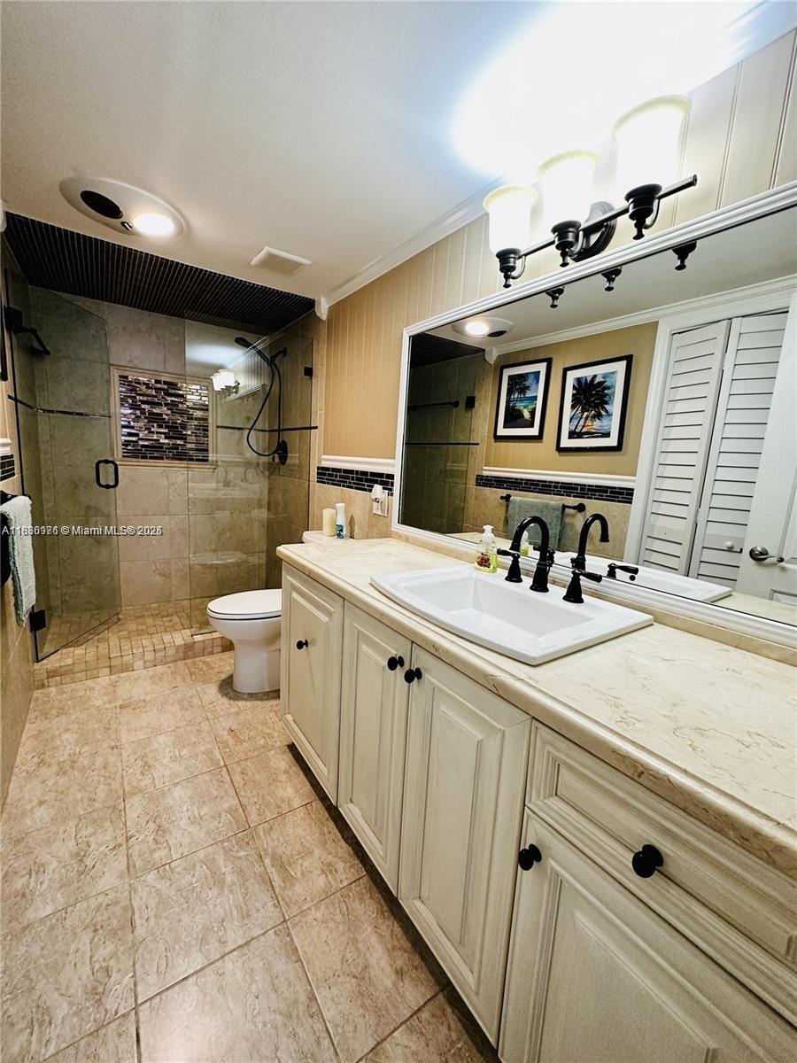 OXFORD TOWERS CONDO - Residential Lease