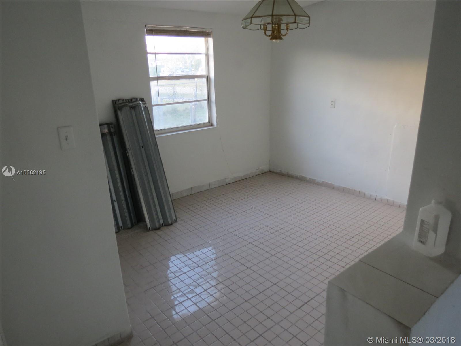 TROPICAL ESTATES - Residential