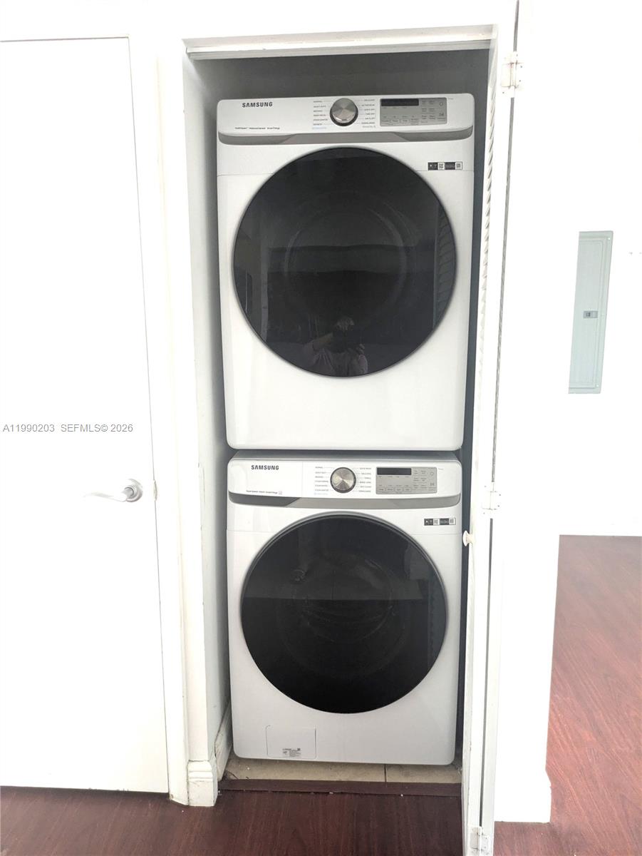 DOWNTOWN DADELAND CONDO N - Residential Lease