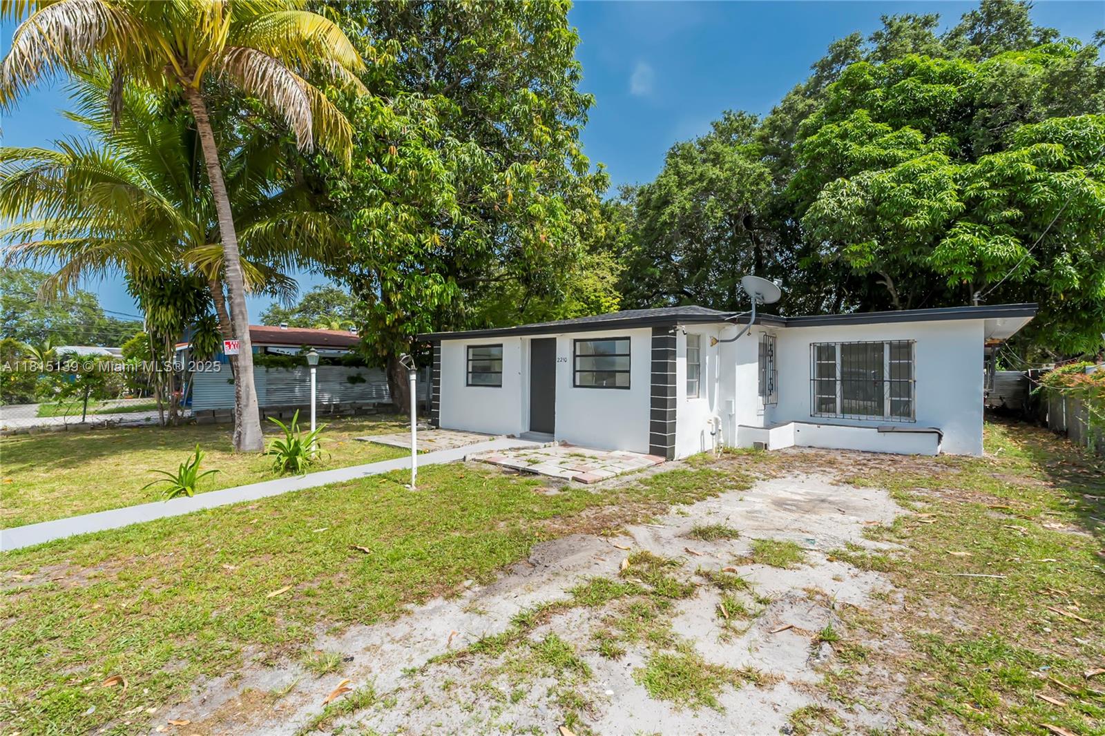 2210 Nw 154th St, Miami Gardens, Broward County, Florida - 4 Bedrooms  
2 Bathrooms - 