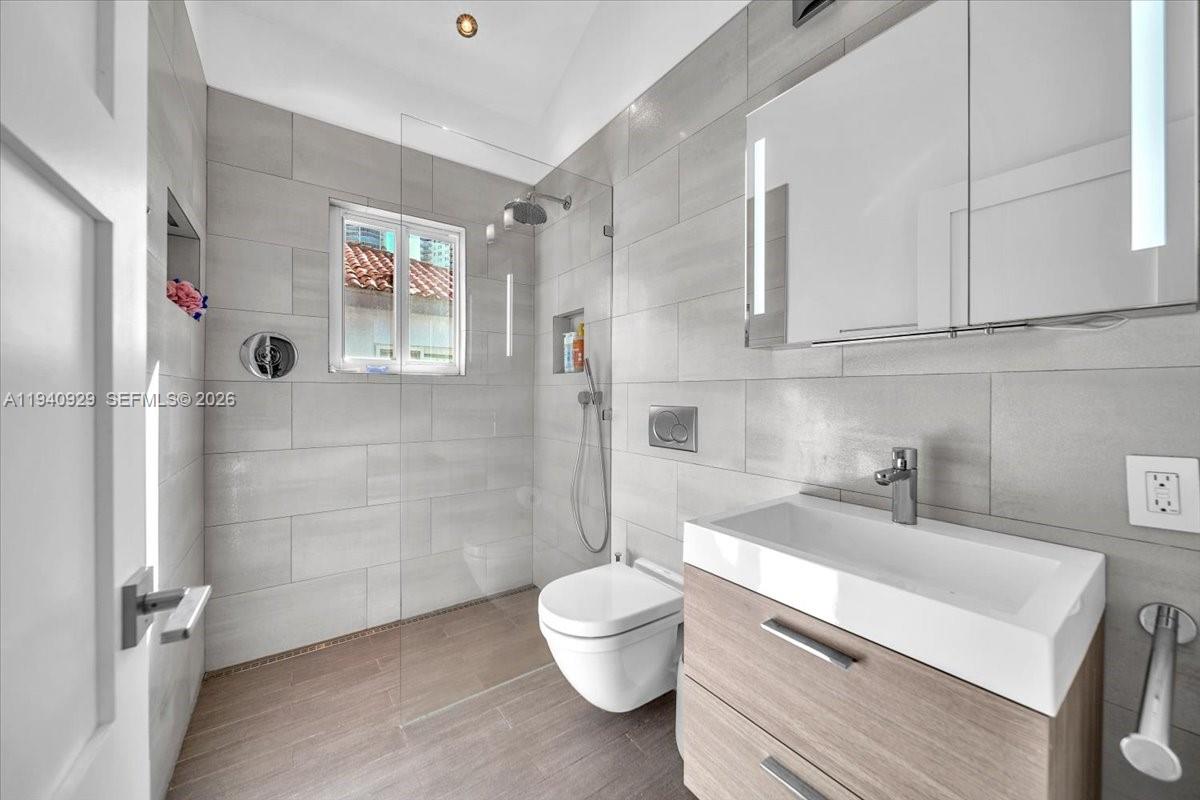 BEACH COLONY CONDO - Residential