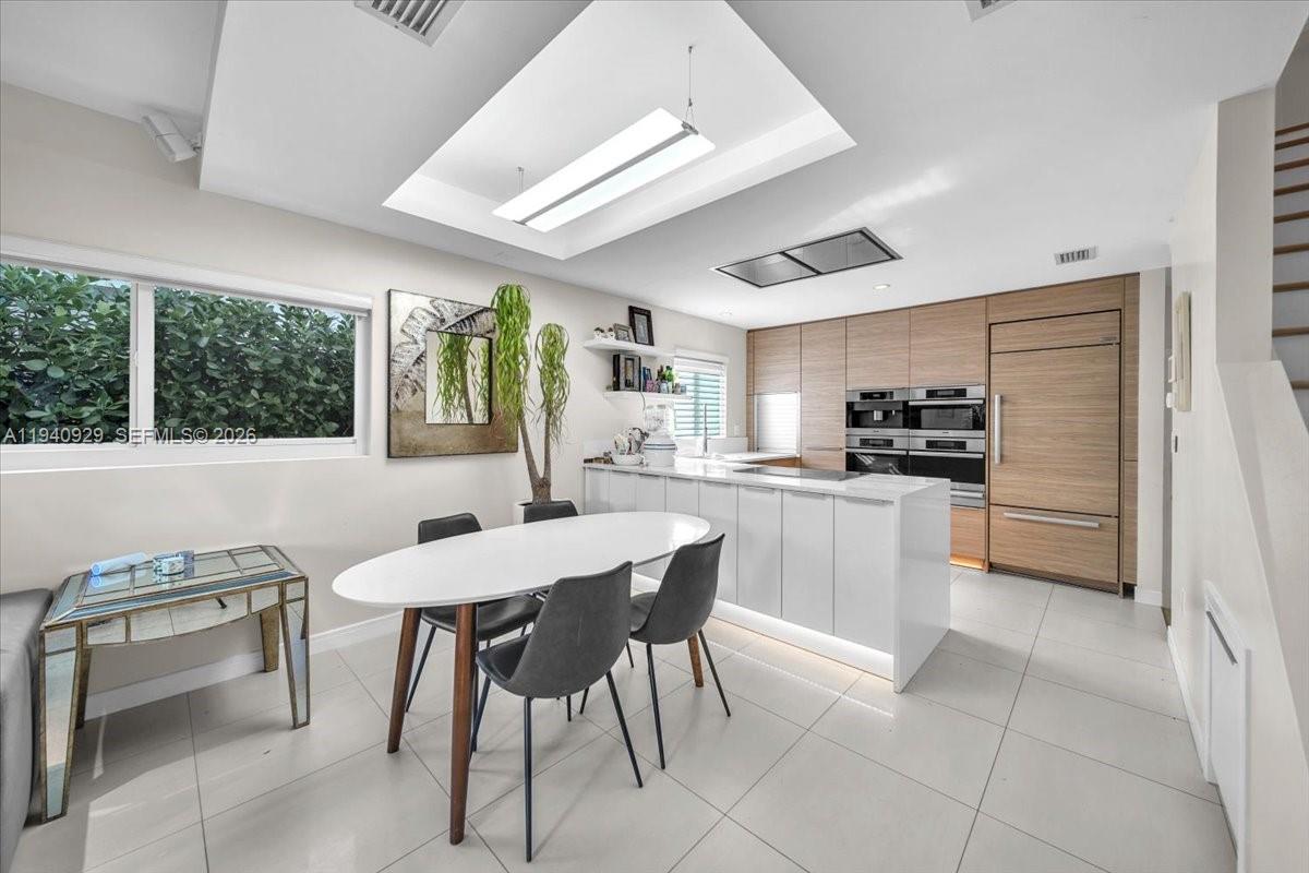 BEACH COLONY CONDO - Residential