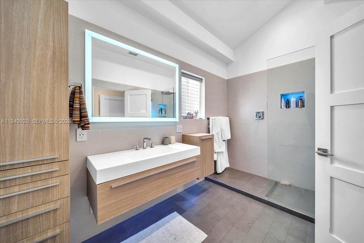 BEACH COLONY CONDO - Residential