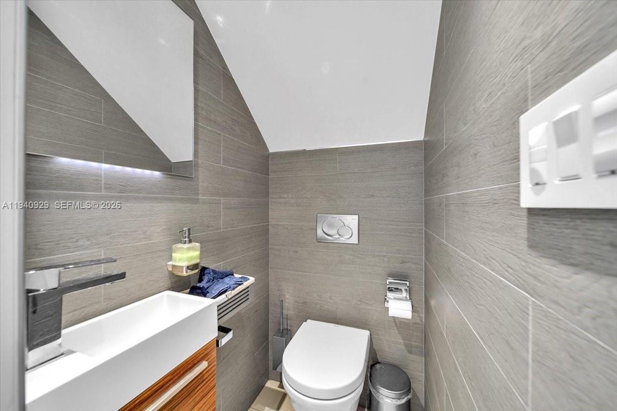 BEACH COLONY CONDO - Residential