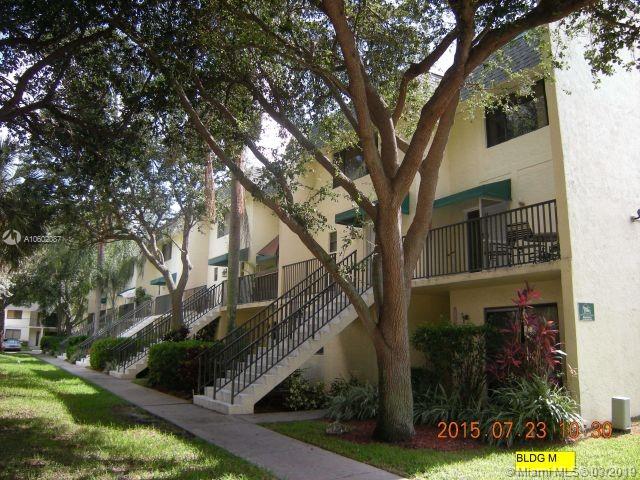 **SPACIOUS TOWNHOUSE** ON 2ND/3RD LEVEL. **UPDATED KITCHEN AND MAIN FLOOR BATHROOM** 
**NEWER STACK WASH/DRYER** Tile throughout main level - carpet on stairs and 2nd level. View of tennis courts from rear; large patio in front. GREAT LOCATION is close to shops, beaches, I-95. SHOW AND RENT.