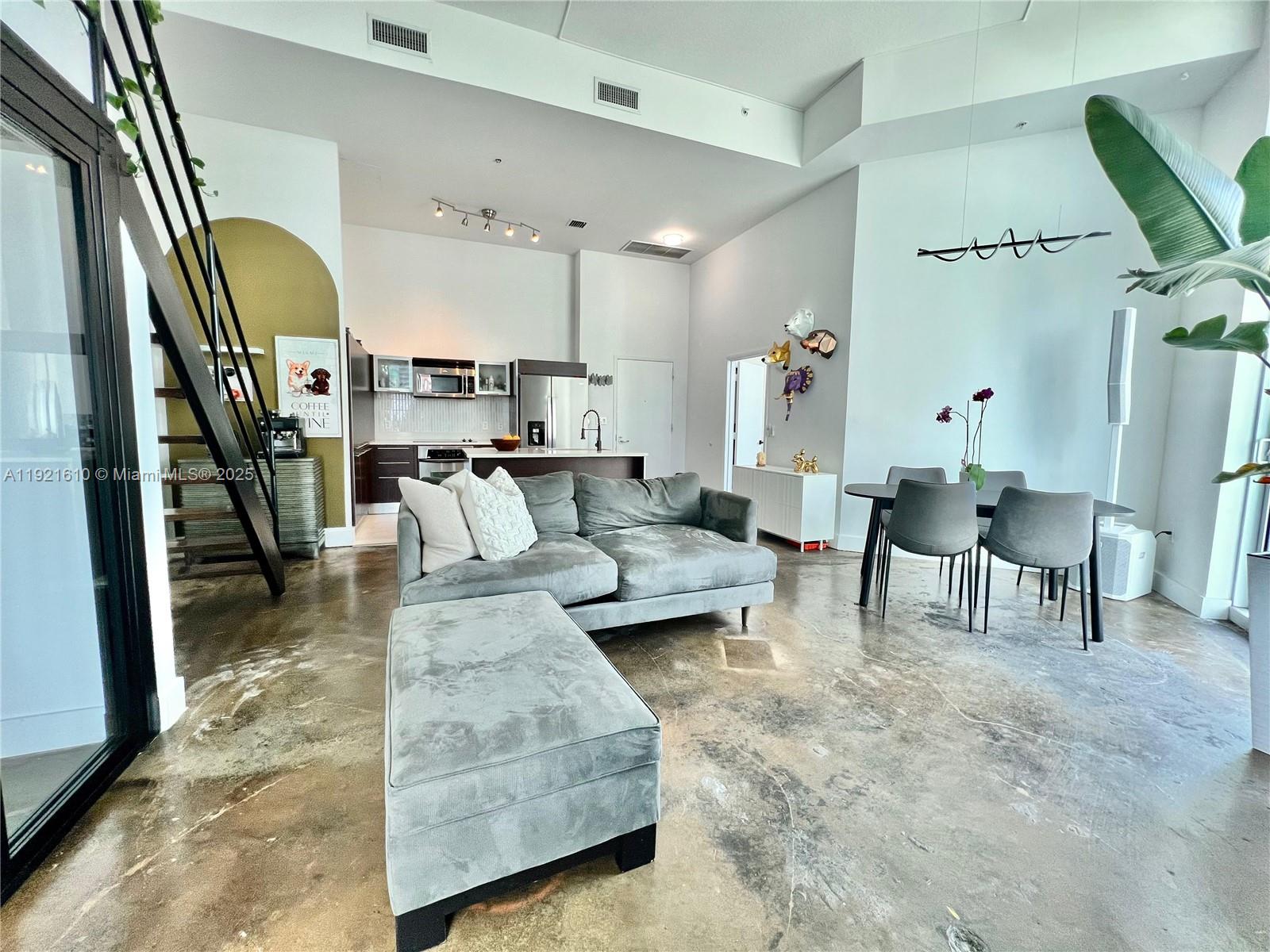 1900 N Bayshore Dr 909