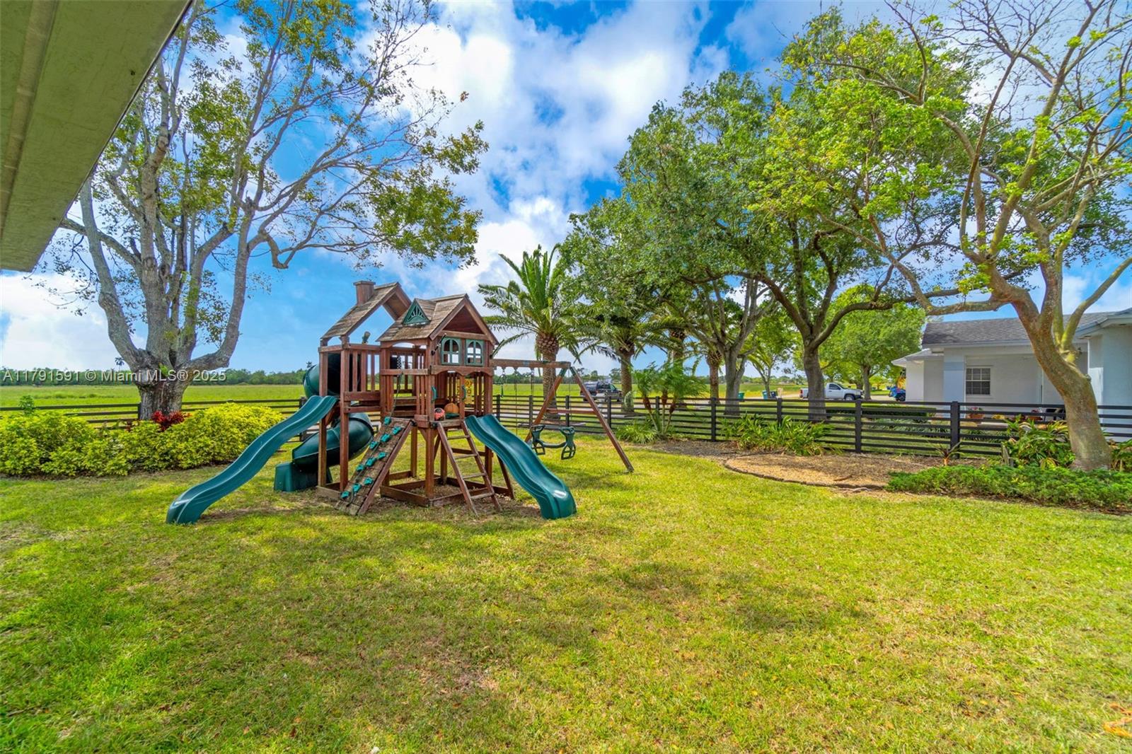 BISCADO ESTS SEC 1 - Residential