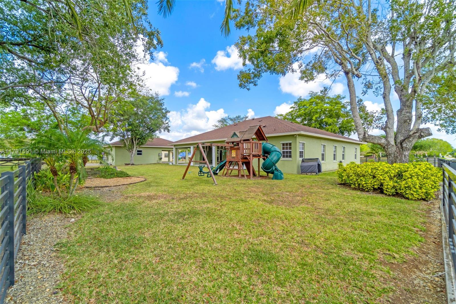 BISCADO ESTS SEC 1 - Residential