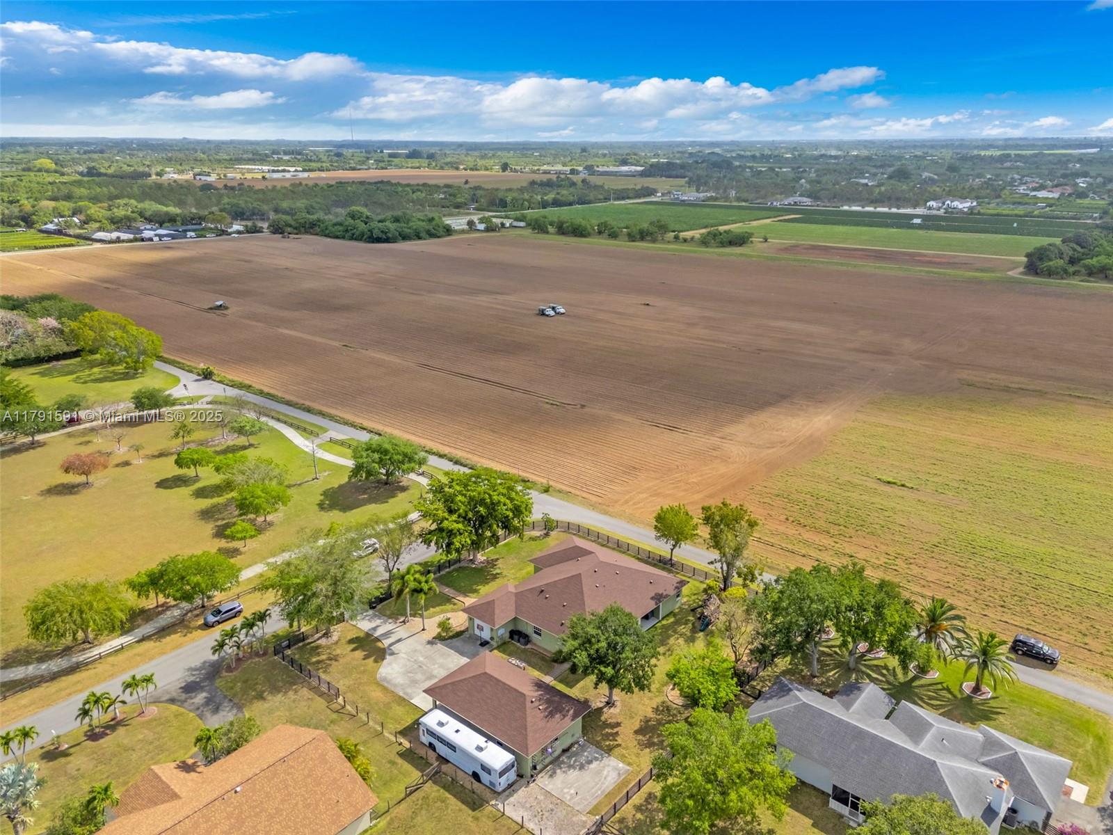 BISCADO ESTS SEC 1 - Residential