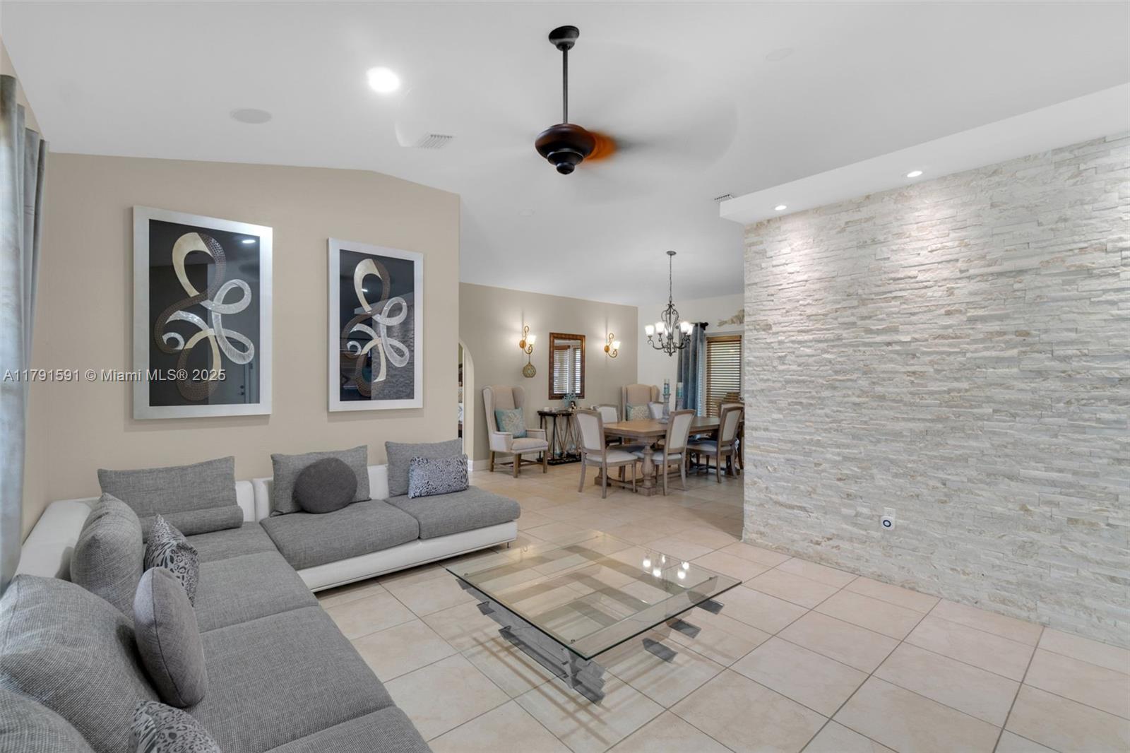 BISCADO ESTS SEC 1 - Residential