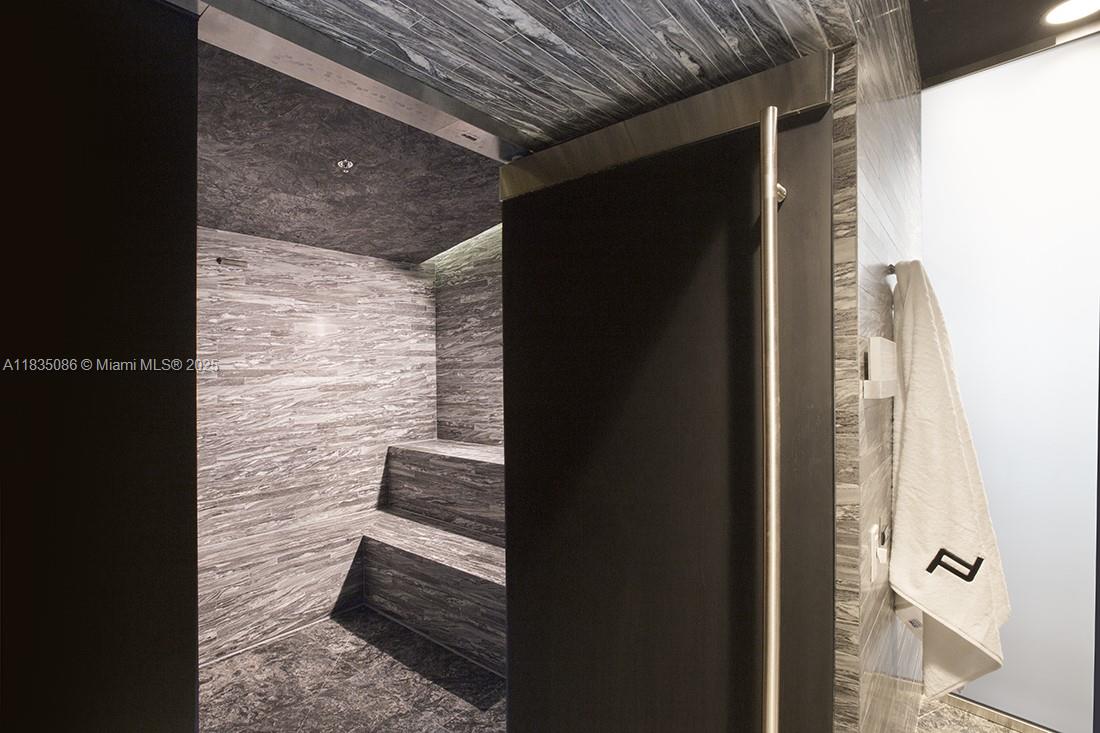 18555 COLLINS AVENUE COND - Residential Lease