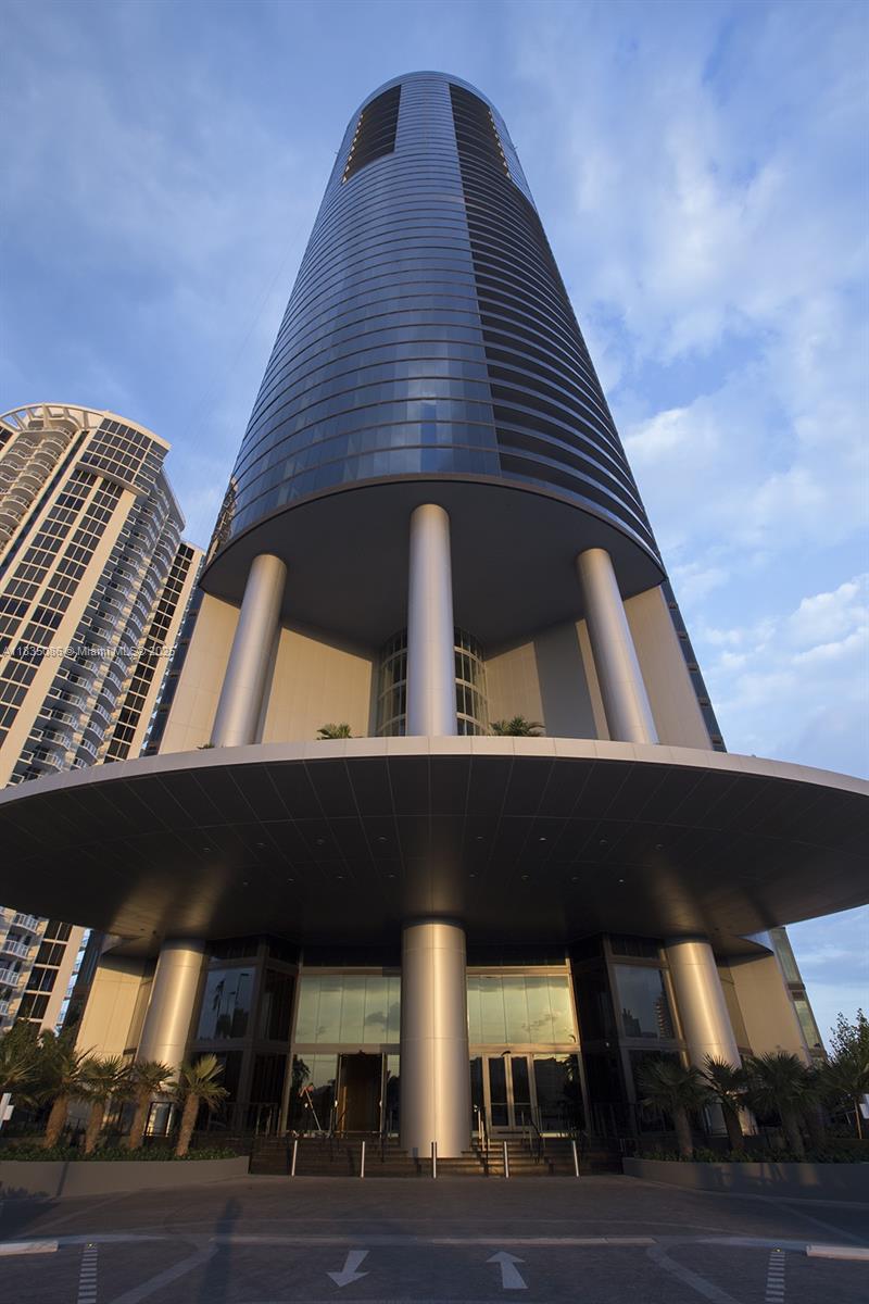 18555 COLLINS AVENUE COND - Residential Lease