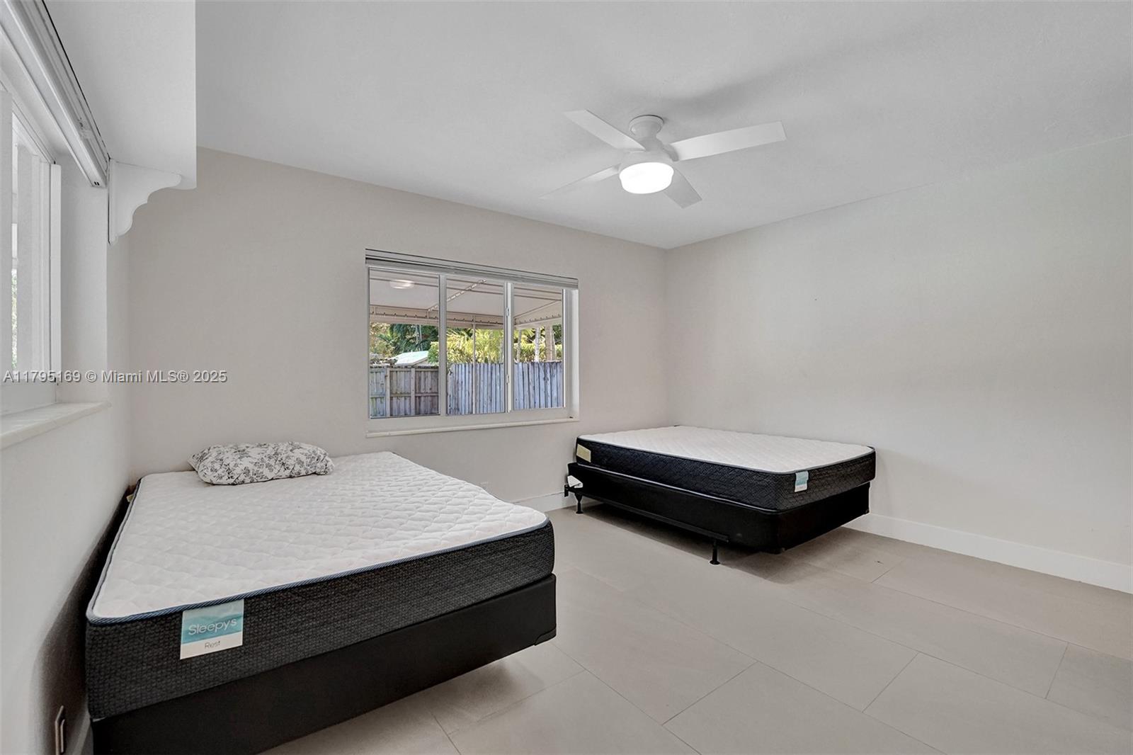 HOLLYWOOD - Residential
