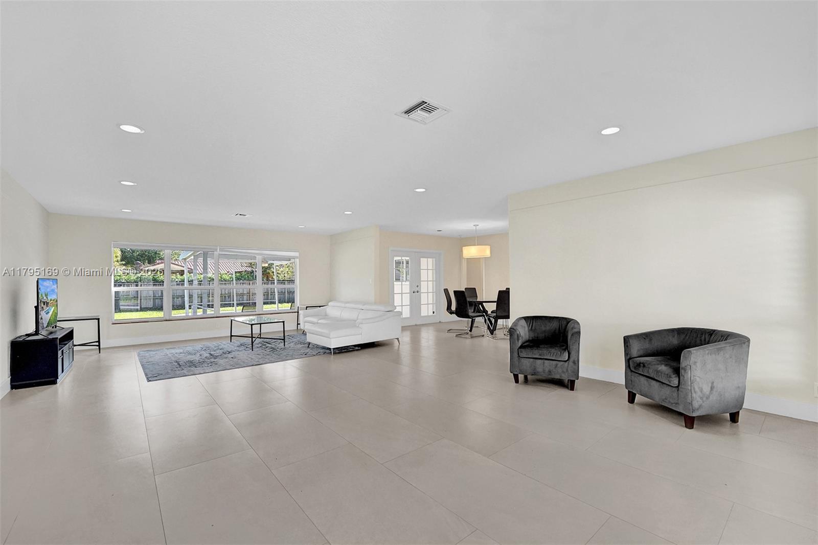 HOLLYWOOD - Residential