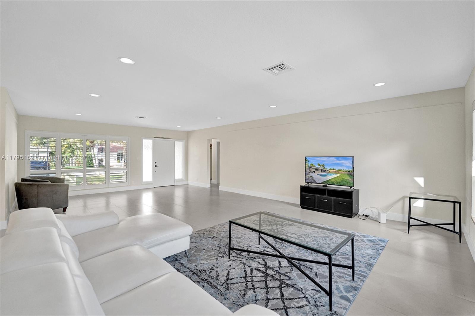 HOLLYWOOD - Residential
