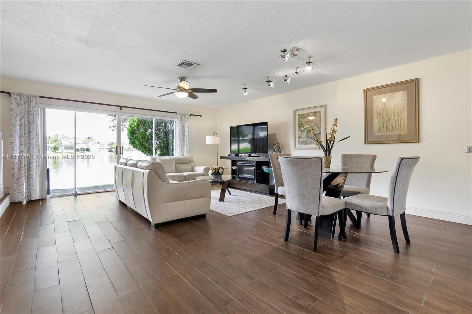 TWIN FOUNTAINS REPLAT - Residential