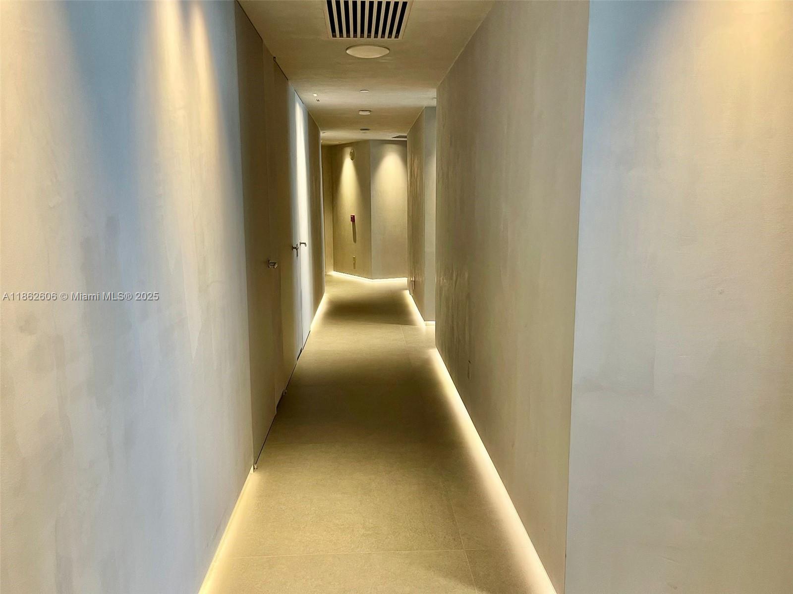 18555 COLLINS AVENUE COND - Residential Lease