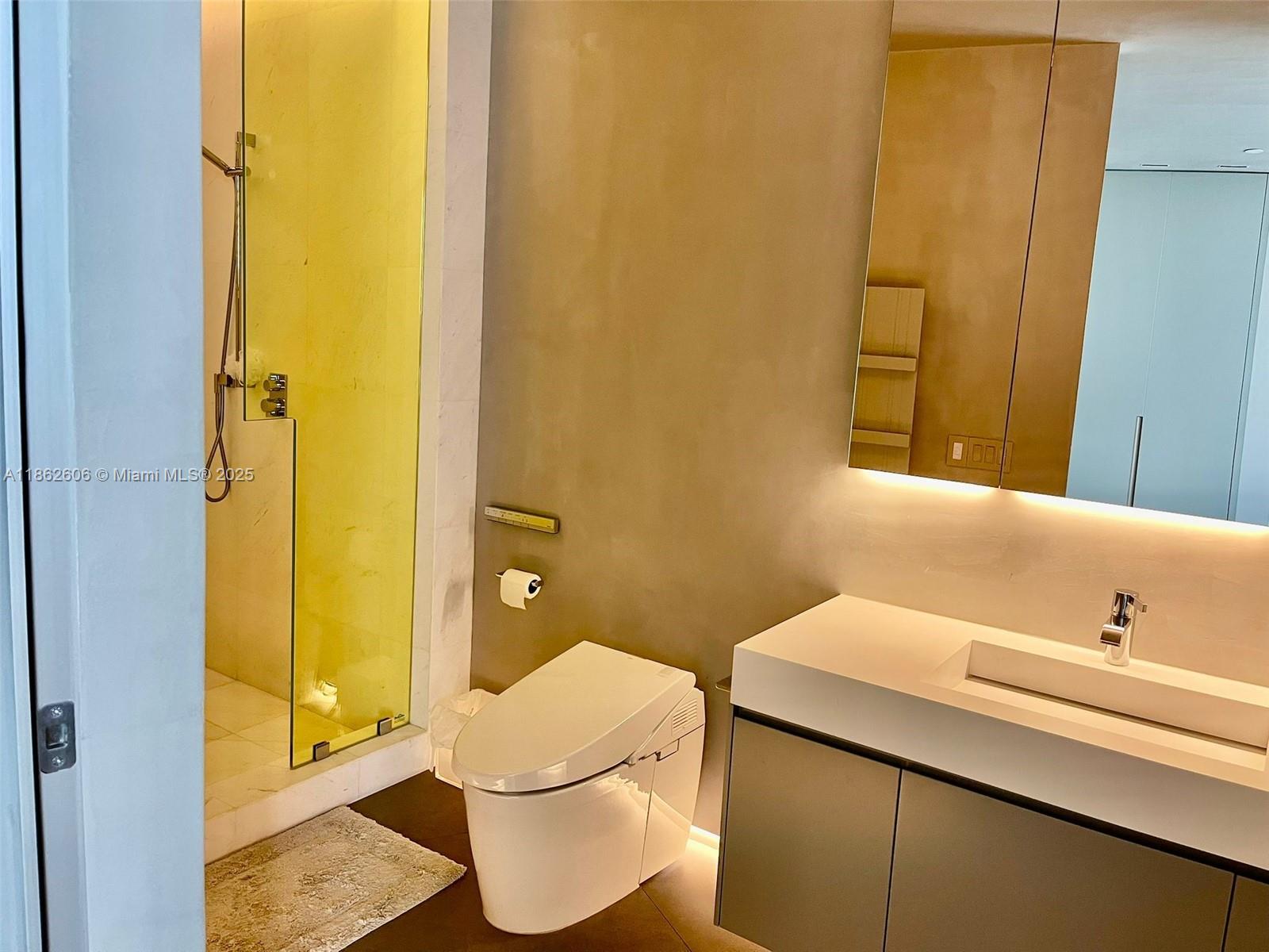 18555 COLLINS AVENUE COND - Residential Lease