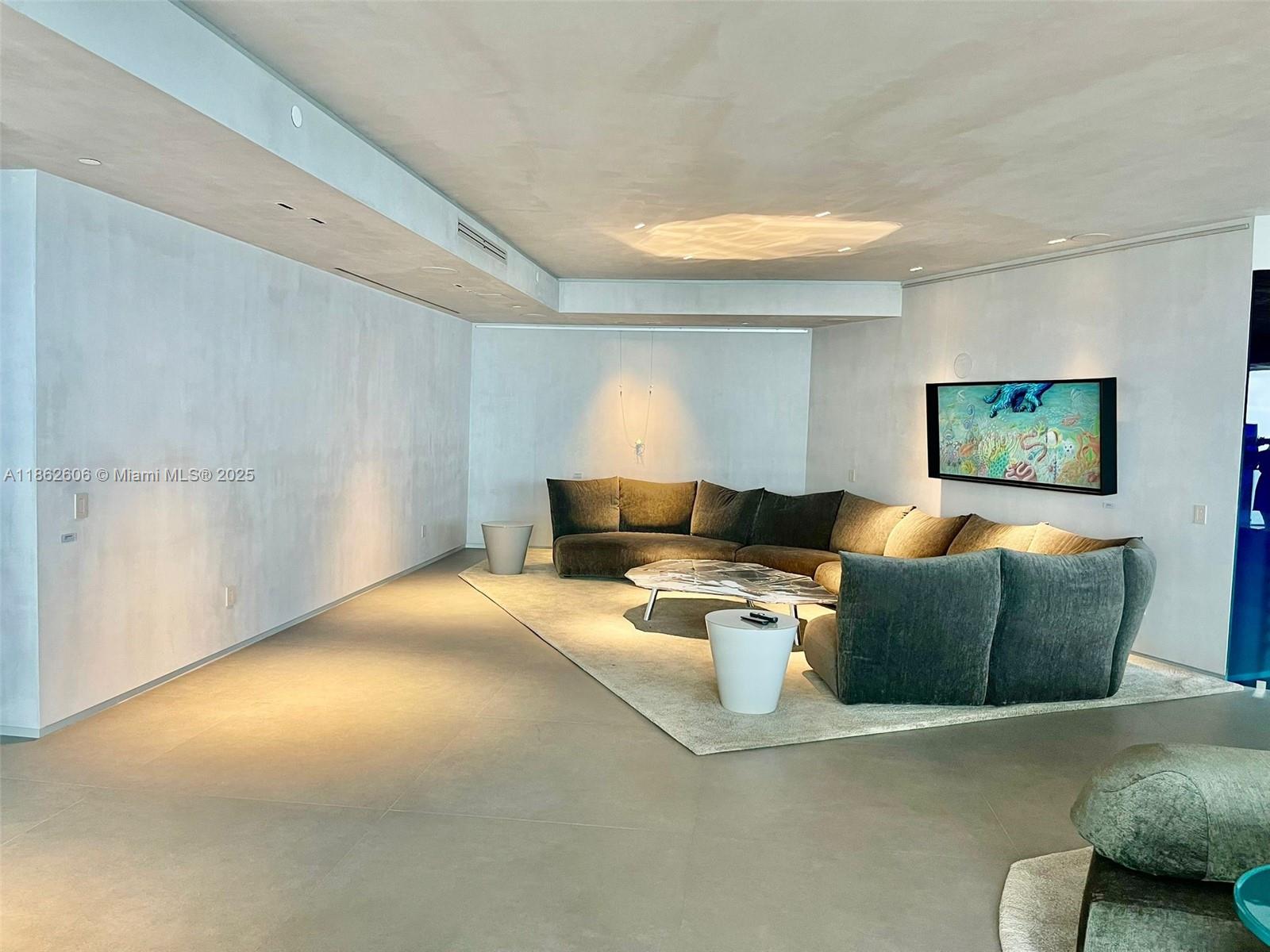 18555 COLLINS AVENUE COND - Residential Lease