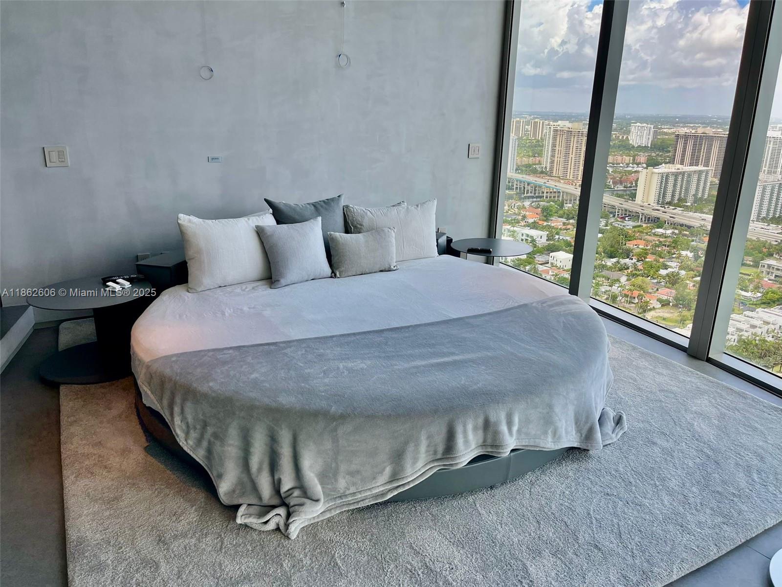 18555 COLLINS AVENUE COND - Residential Lease