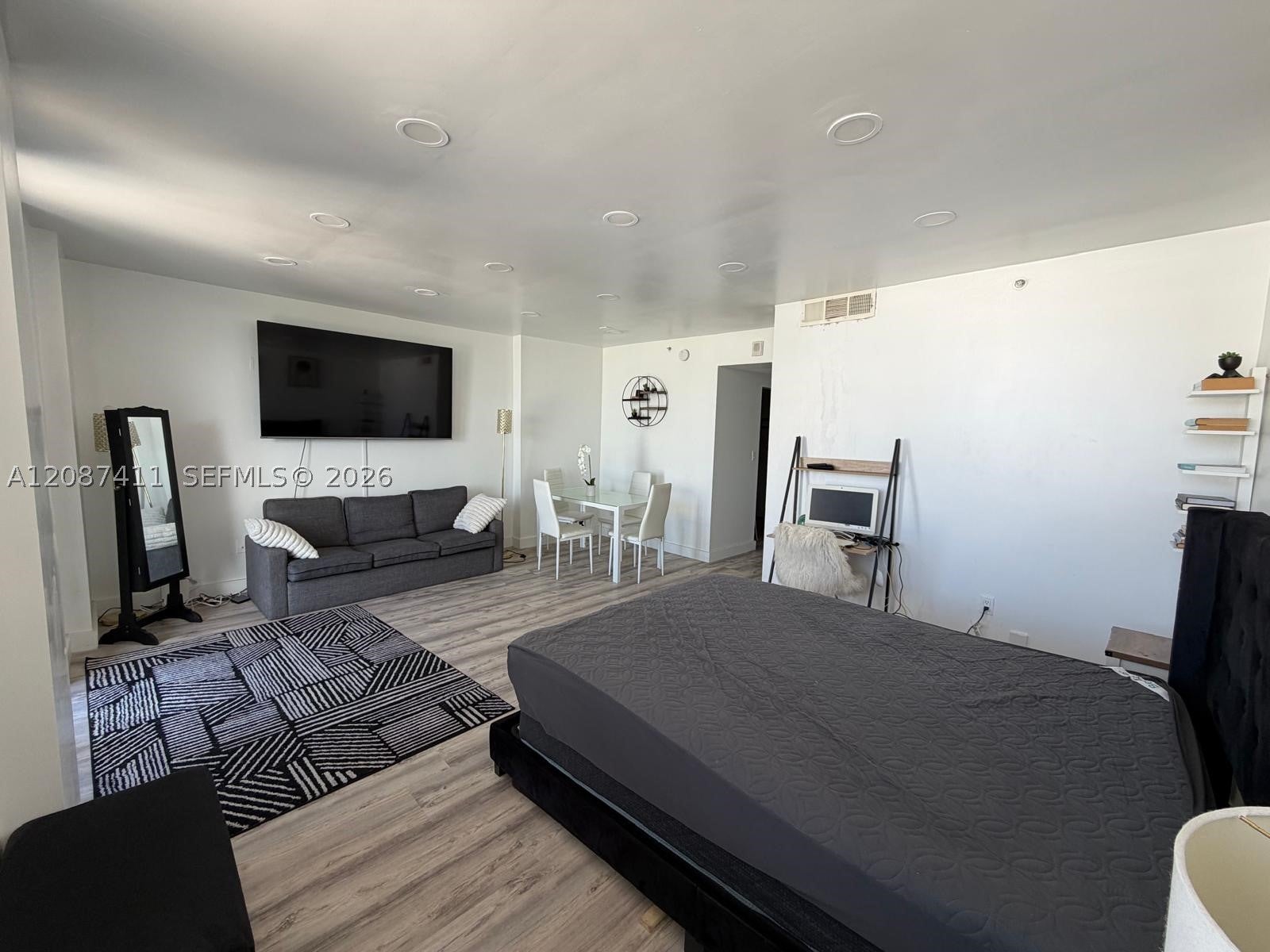 Properties 2 2829 Indian Creek Dr 804