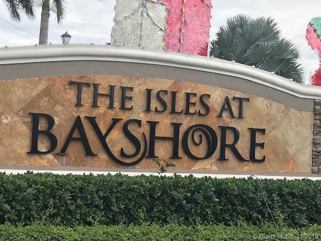 THE COURTS AT BAYSHORES - Residential