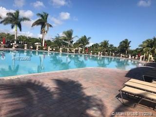 THE COURTS AT BAYSHORES - Residential