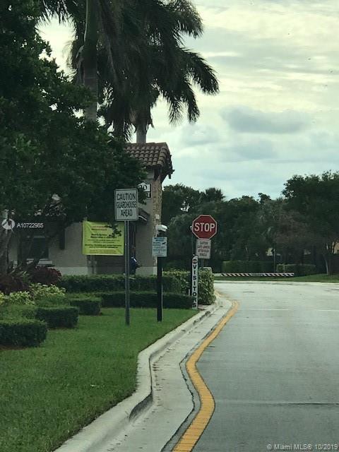 THE COURTS AT BAYSHORES - Residential