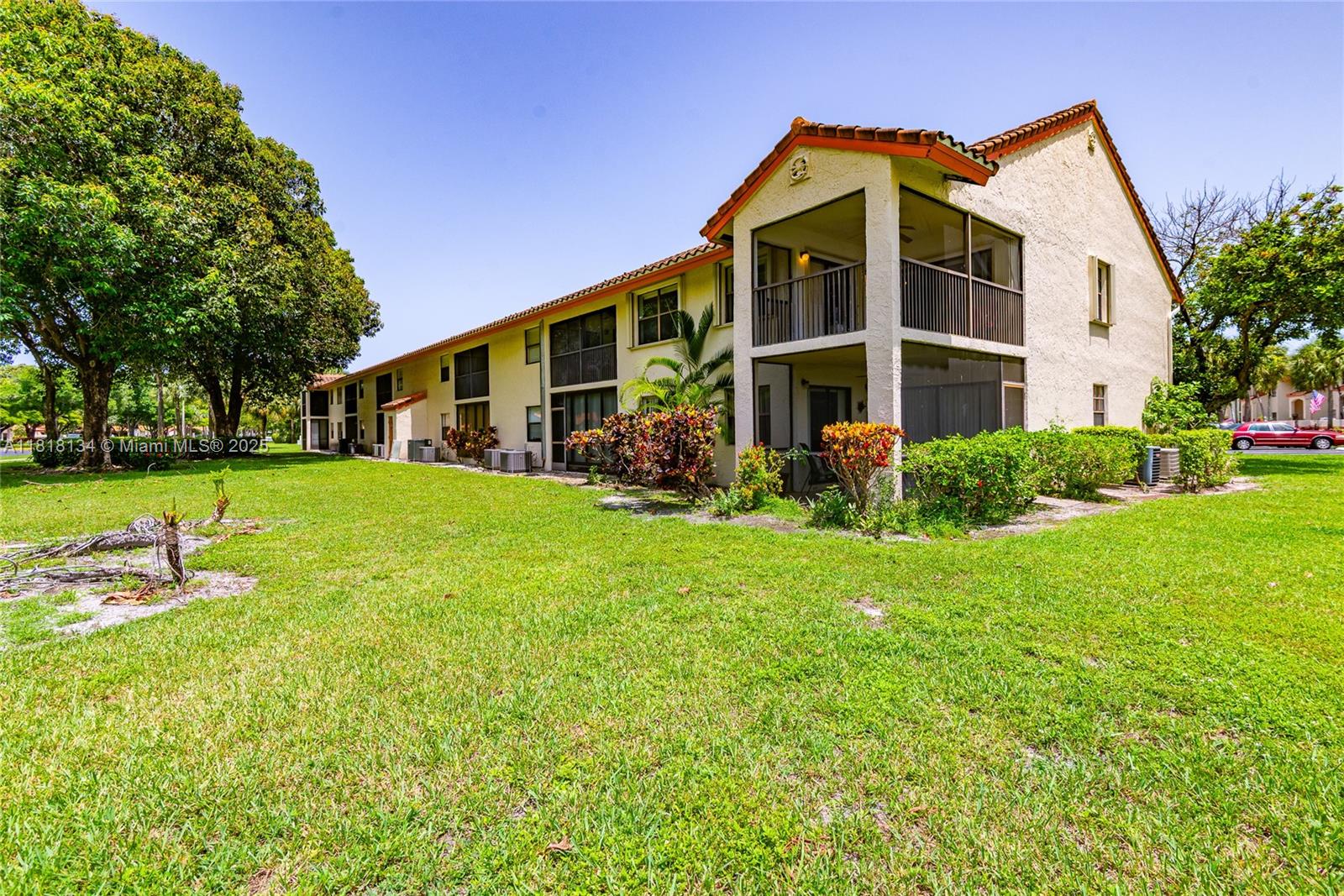 DIPLOMAT SQUARE CONDO - Residential